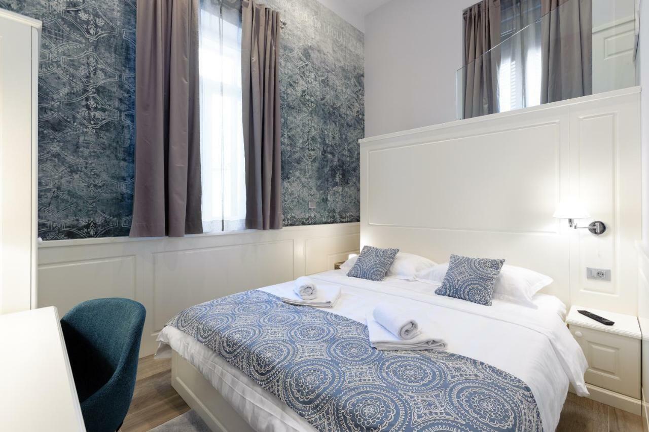 Roko Luxury 1